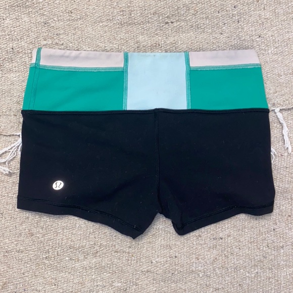 Lululemon boogie short - reversible hot yoga short - Picture 5 of 8